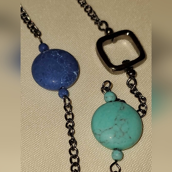 Gunmetal necklace with open shapes adorned with jasper, turquoise, and howlite. - Picture 9 of 9